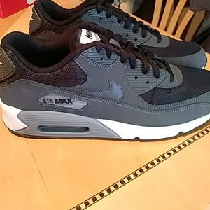 Nike Air Max 90 Essentials